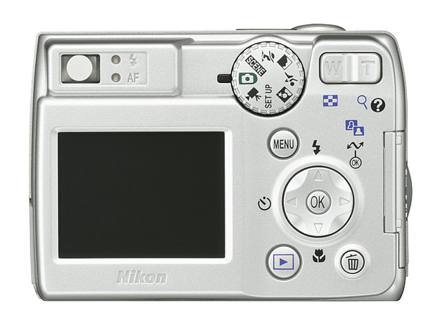 COOLPIX7600の背面