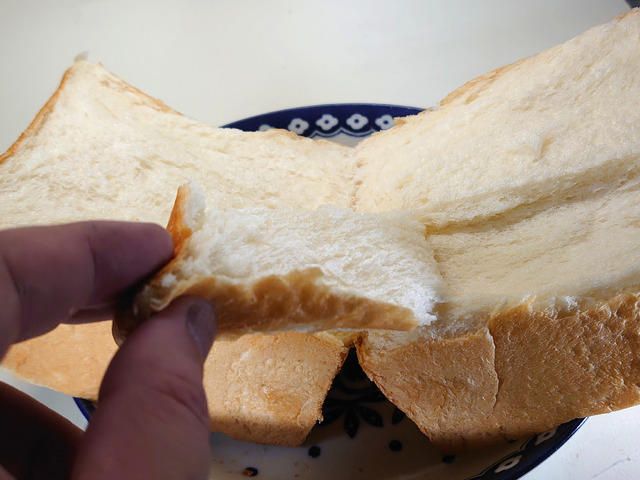 焼きたて食パンの一本堂「生クリーム食パン」をチェック！