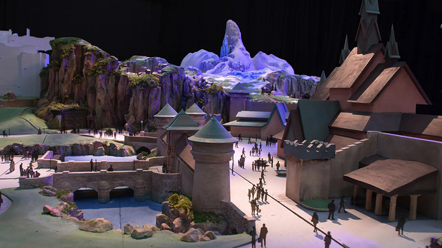 映画『アナと雪の女王』をテーマにしたエリアの模型(C)Disney