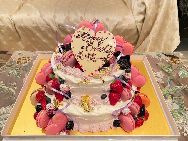 美川憲一75歳バースデーケーキ