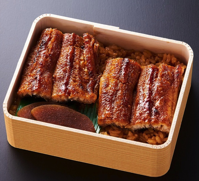 〈魚伊〉上うなぎ弁当(1折)　2,592円