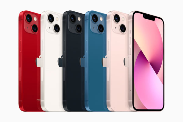 iPhone 13および13 miniは5色展開。新色として「ピンク」「スターライト」が加わっている