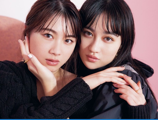 左から）石田亜佑美（モーニング娘。'21）、佐々木莉佳子（アンジュルム）　（c）小学館