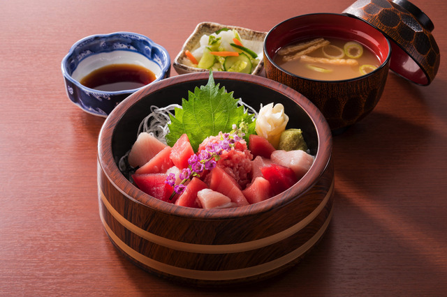 本まぐろ丼