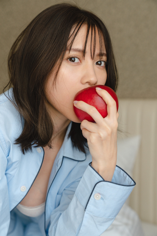 桃月なしこ1stフォトスタイルブック『タイトル未定』　（c）光文社