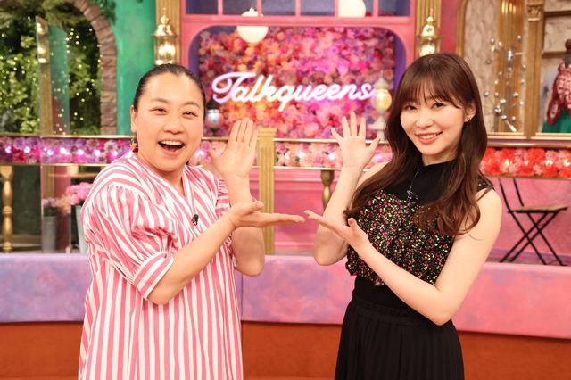 左から）いとうあさこ、指原莉乃（C）フジテレビ