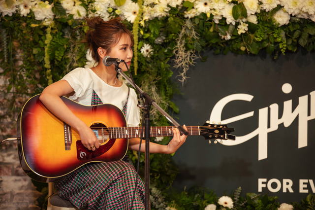 紺野彩夏、“ギター練習企画”で憧れの井上苑子と共演！「大切な君へ」セッションライブ開催