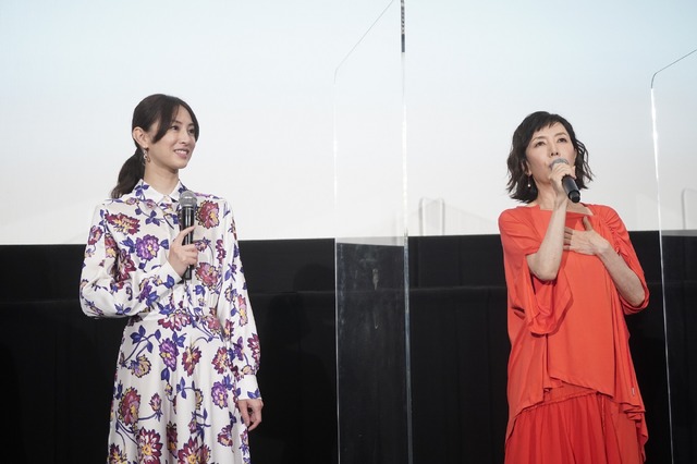 左から）北川景子、戸田恵子