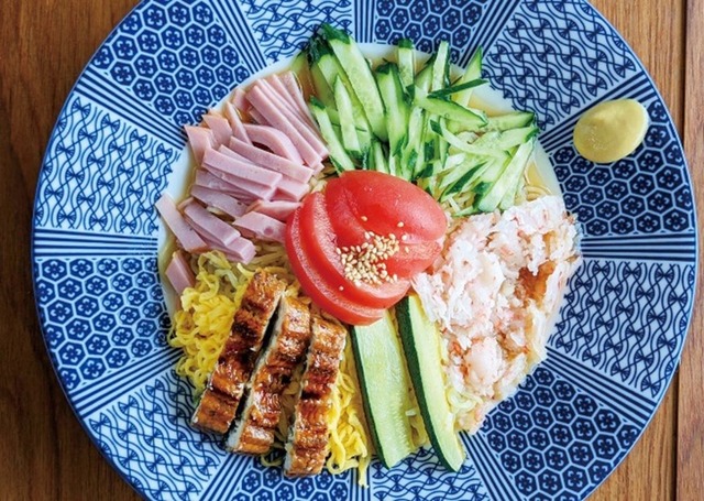 肉菜汁餃子　餃一郎「夏野菜とうなぎの冷やし中華」