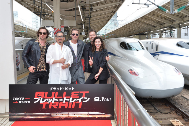 前代未聞！ブラッド・ピット、真田広之らが走る新幹線でのレッドカーペットに登壇......映画『ブレット・トレイン』