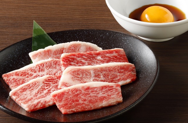 「秋の牛角フェア」開催！熟成カルビをとろ～り卵に絡める「熟成厚切り月見カルビ」など