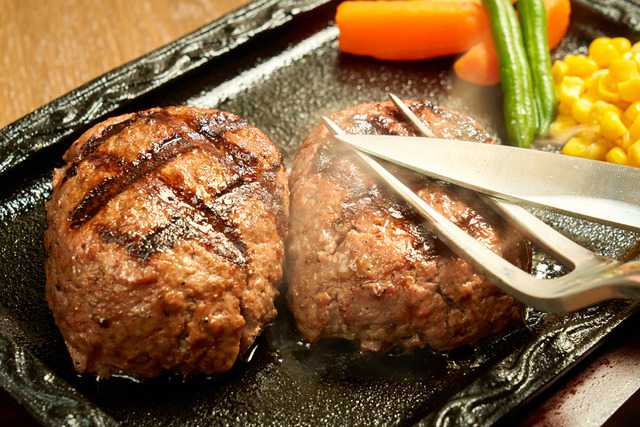 断面も鉄板で焼き上げます