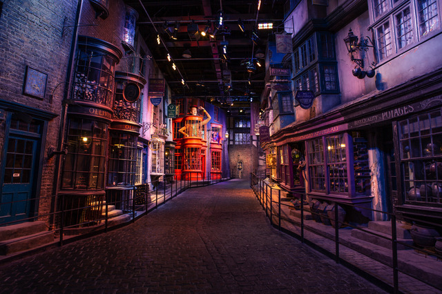 スタジオツアーロンドン‘Wizarding World’ and all related names, characters and indicia are trademarks of and （C）Warner Bros. Entertainment Inc. – Wizarding World publishing rights （C）J.K. Rowling.Warner Bros. Studio Tour London – The Making of Harry Potter.