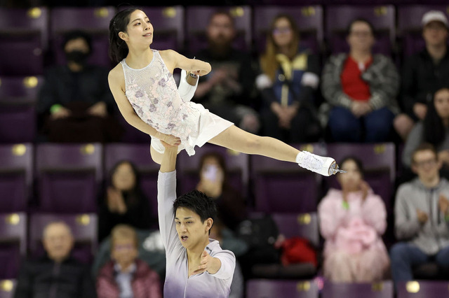 三浦璃来選手と木原龍一選手(Photo by Matthew Stockman - International Skating Union/International Skating Union via Getty Images)