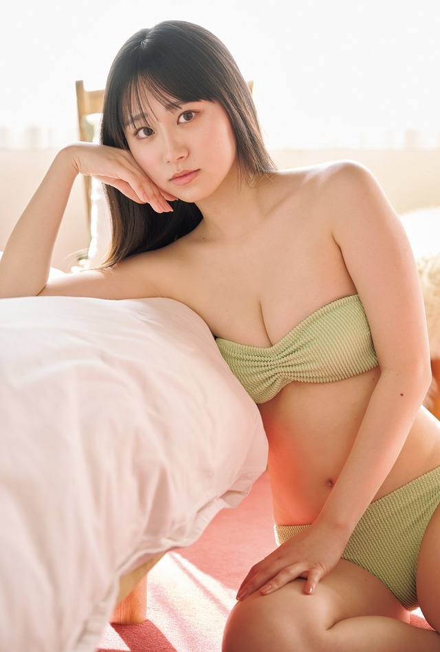 『B.L.T.2023年4月号』【セブンネットショッピング購入特典ポストカード：大白桃子（fishbowl）】（c）東京ニュース通信社