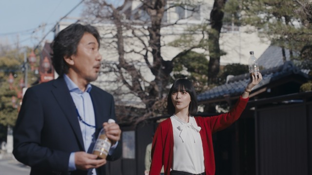 平手友梨奈、“宇宙人ヒラテ”として「クラフトボス」CMに初登場！