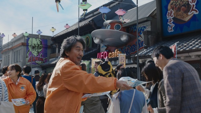 平手友梨奈、“宇宙人ヒラテ”として「クラフトボス」CMに初登場！