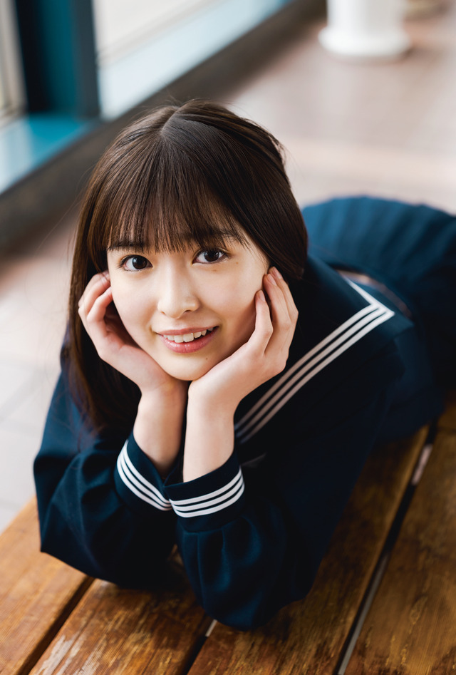 『B.L.T.graduation2023中学卒業』【セブンネットショッピング購入特典ポストカード：小川彩（乃木坂46）】　（c）東京ニュース通信社