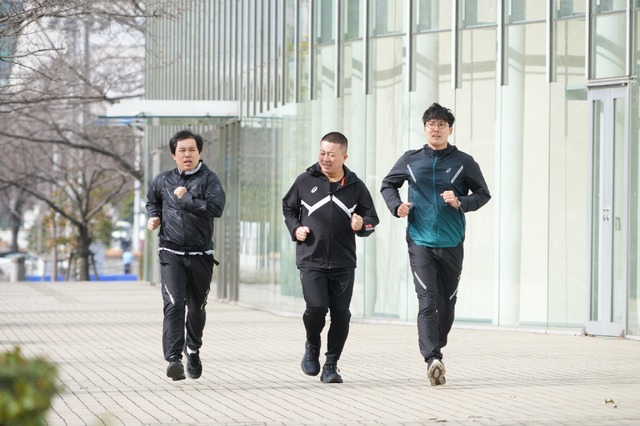 「菊田フルマラソン大喜利への道 137日間の努力の記録」左から）せいや、松尾駿、菊田竜大（C）フジテレビ
