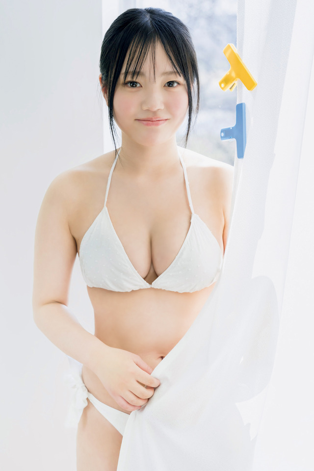 鈴原すず　（c）光文社／週刊FLASH 写真：矢西誠二