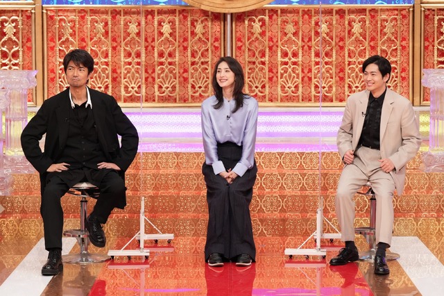 左から）仲村トオル、天海祐希、松下洸平（c）フジテレビ