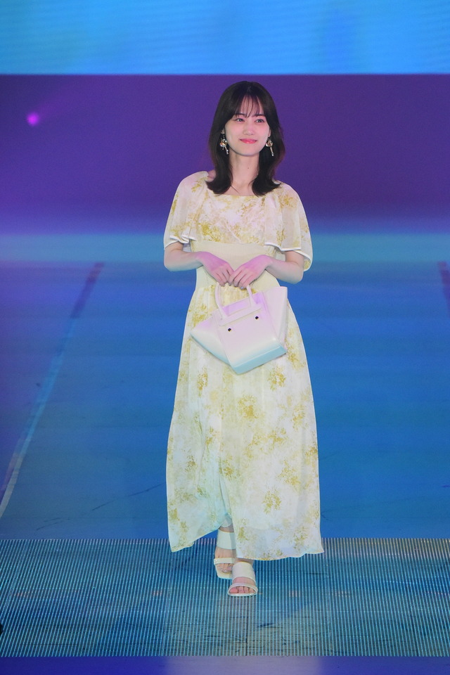 山下美月（C）Rakuten GirlsAward 2023 SPRING/SUMMER