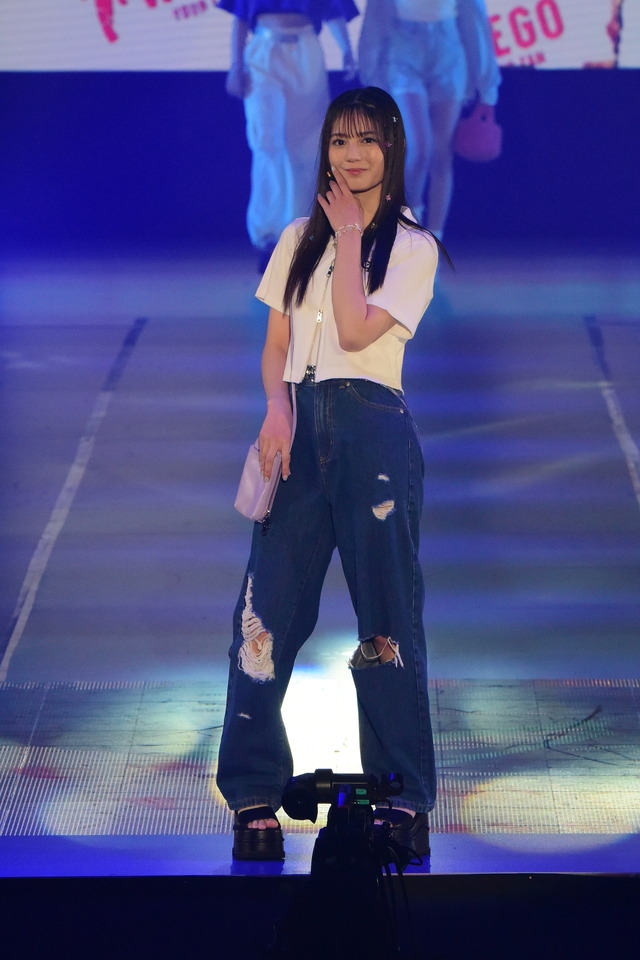 小坂菜緒（C）Rakuten GirlsAward 2023 SPRING/SUMMER