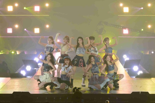 NiziU、「GirlsAward」に登場！ヒット曲「Paradise」など3曲をパフォーマンス
