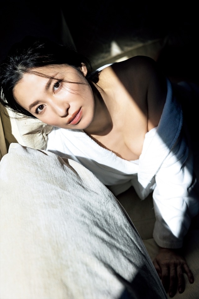 戸田れいデジタル写真集 『Mellow』（出版社：ワニブックス、撮影：西條彰仁）