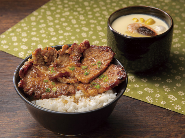 「名物ジャンボ茶わんむし」と「豚丼の具」