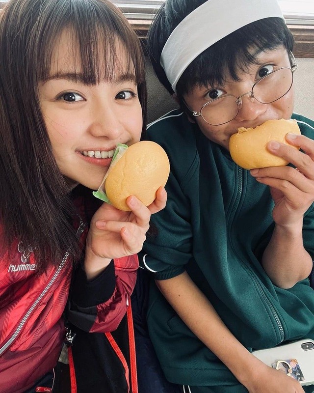 平祐奈、浅川大治