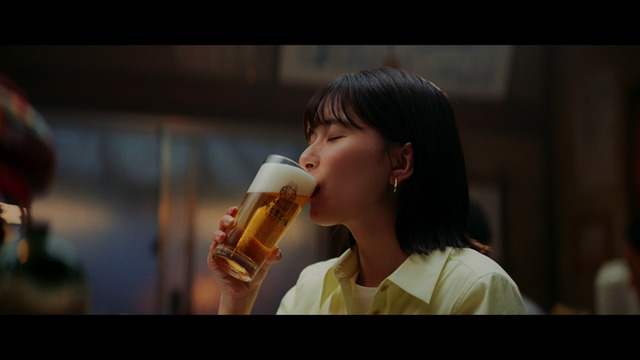 芳根京子、ちょこっと常連になった居酒屋で「おつかれ生です。」