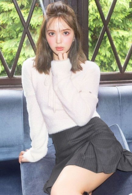 写真はCALNAMURブランド販売公式サイトRUNWAYChhannelより（所属事務所より掲載許諾をもらっています）