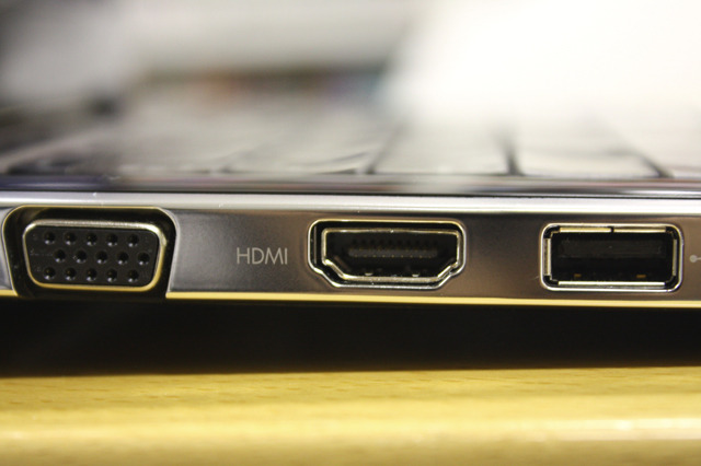 HDMI端子を搭載する