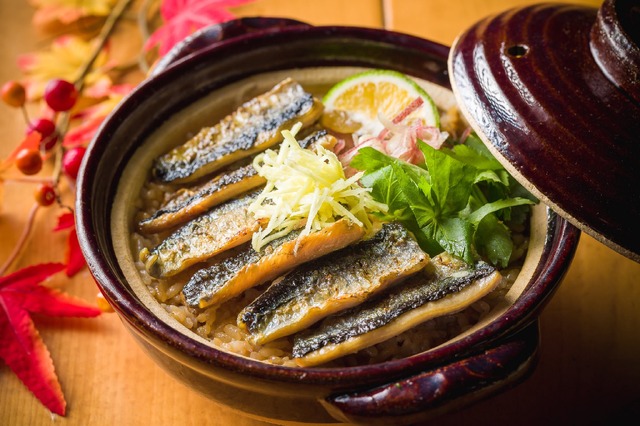 こめの家 目黒店、秋季限定「秋刀魚の土鍋ご飯」を提供開始