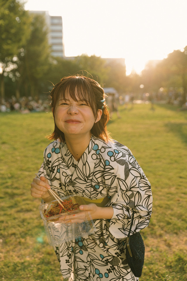 真奈、30歳の誕生日を記念した写真展開催