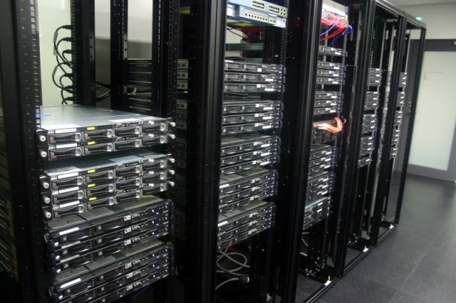 Cloud LABのサーバー群。5つの仮想化プラットフォームがインストールされ、さまざまな検証が行える