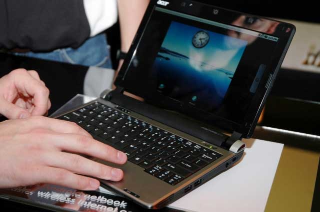 「COMPUTEX TAIPEI 2009」で参考展示されたAndroid搭載デモ機「Aspire One D250」