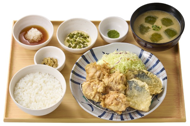 鶏とサバの天ぷら定食（とり天4個・サバ天4個）