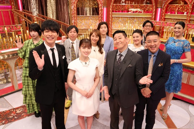 左手前から右に向かって）川島明、橋本環奈、長田庄平、松尾駿、あの、せいや、藤本美貴、ヒコロヒー、島崎和歌子、柴田英嗣、アンミカ（C）フジテレビ