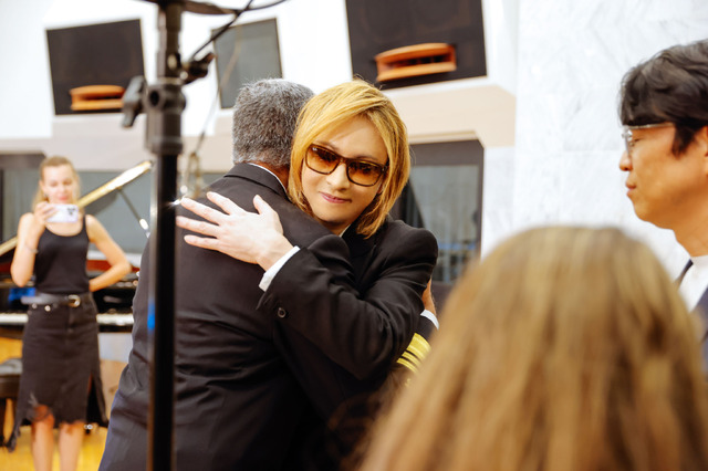YOSHIKI、米国公衆衛生局長官とメンタルヘルスを語る