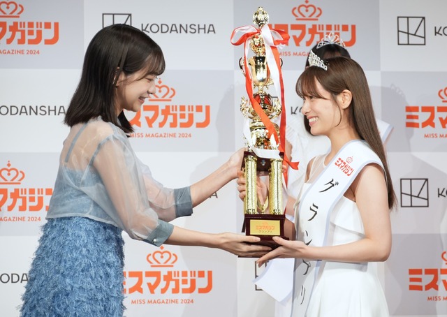 今森茉耶、葉月くれあ【撮影：小宮山あきの】