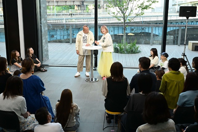会場には２人のすぐそばまでお客さんが（C）テレビ東京/テレビ大阪