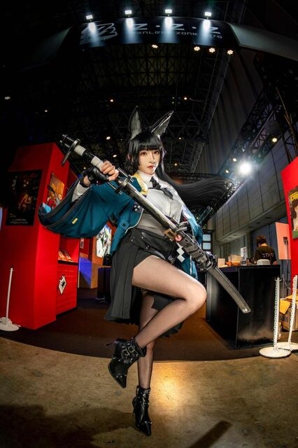 【コスプレ】『ゼンレスゾーンゼロ』“黒髪美少女”「星見雅」の圧倒的再現度！どこから撮影しても隙のない美貌【写真8枚】