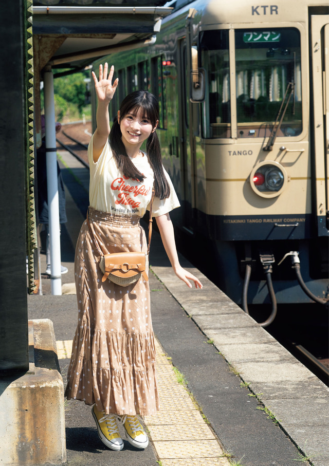 小鳥遊るい1st 写真集『ことりあそび』　（C)KADOKAWA