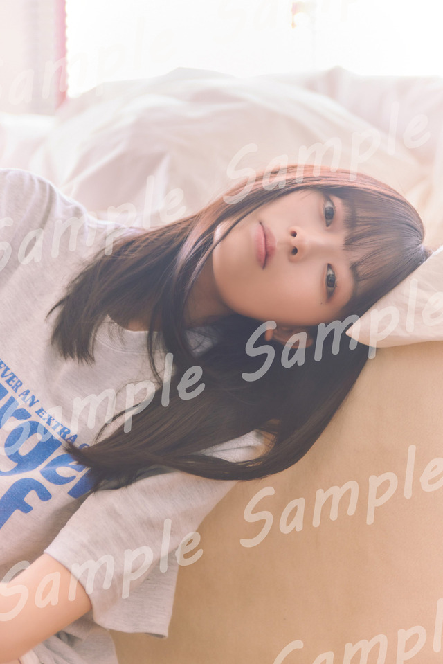 乃木坂46 岩本蓮加1st写真集「いたずらな風」封入特典ポストカード　撮影／SAKAI DE JUN