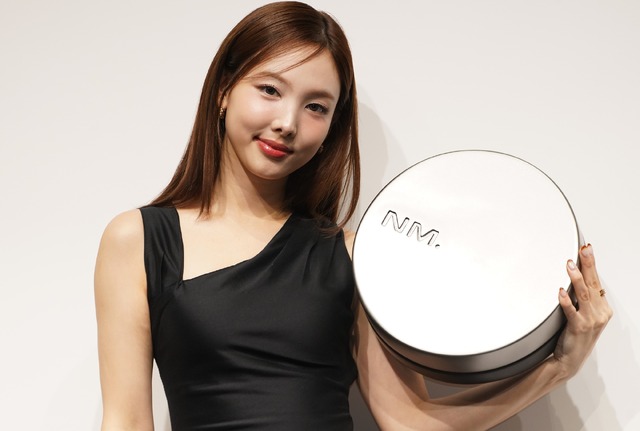 NAYEON【写真：竹内みちまろ】