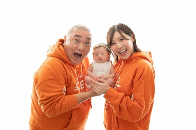 山本家の家族3ショット（写真は山本圭壱の公式ブログから）