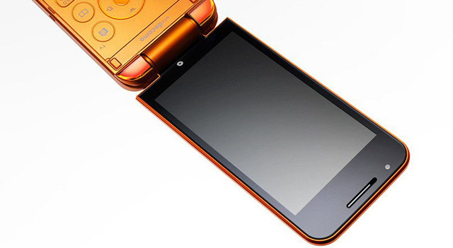 　「docomo STYLE series」編の後半では残りの機種を紹介。目をひくチョコレートのような携帯電話や、女子高生の要望を取り入れたモデルなどが注目だ。