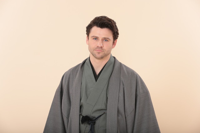 NHK連続テレビ小説「ばけばけ」に出演が決まったトミー・バストウ　(C)NHK